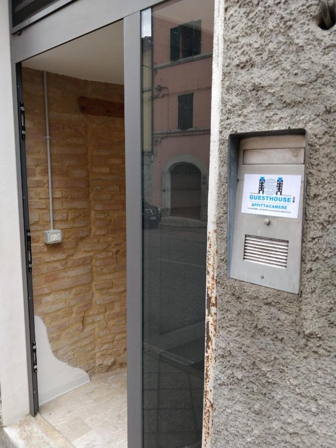 Isi Guesthouse 29 Iesi Bagian luar foto