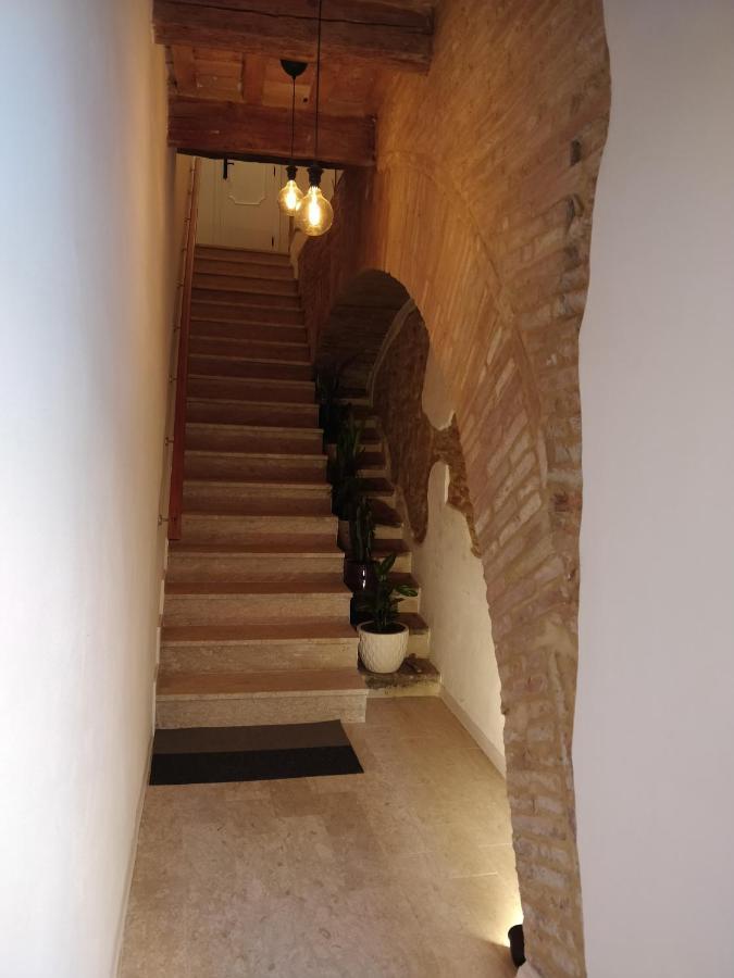 Isi Guesthouse 29 Iesi Bagian luar foto