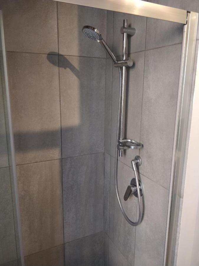Isi Guesthouse 29 Iesi Bagian luar foto